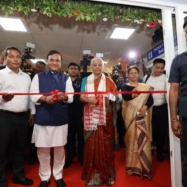 ন ৰূপত জিলিকিল লুইতৰ পাৰ