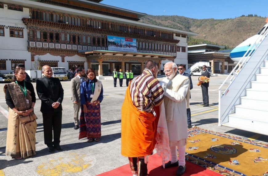 দুদিনীয়া চৰকাৰী কাৰ্যসূচীৰে ভূটানৰ ৰাজধানী থিম্ফুত উপস্থিত প্ৰধানমন্ত্ৰী মোদী