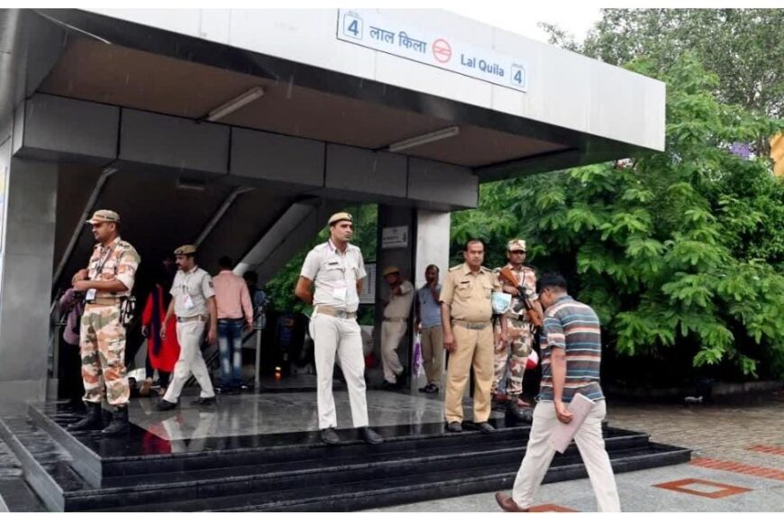 ৫ দিনৰ অন্তত খুলি দিয়া হ’ল লালকিল্লা মেট্ৰ’ ষ্টেচনৰ আটাইকেইখন গেট