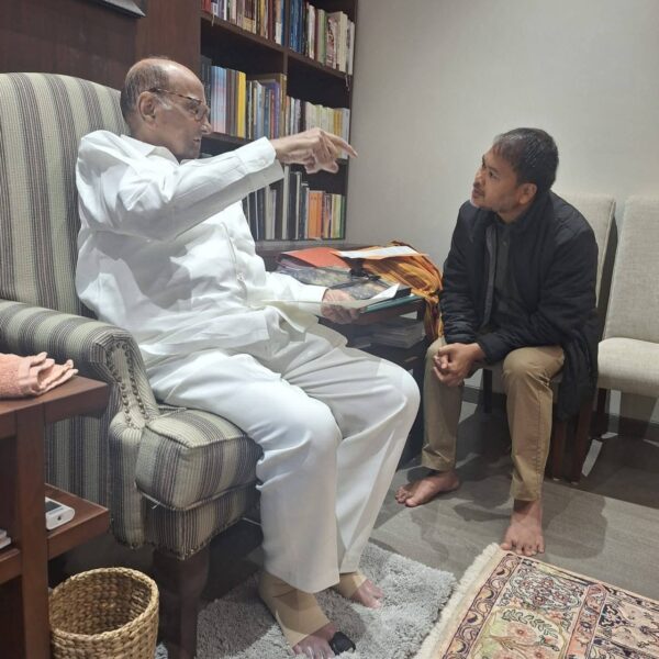 মুম্বাইত এনচিপিৰ মূৰব্বী শাৰদ পাৱাৰ আৰু সাংসদ সুপ্রিয়া…