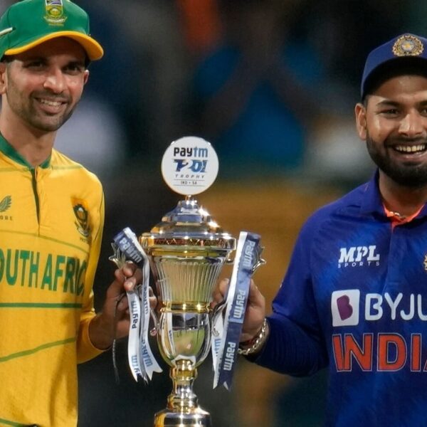 কাইলৈৰ পৰা বৰ্ষাপাৰা ক্ৰিকেট ষ্টেডিয়ামত টেষ্ট মেচ