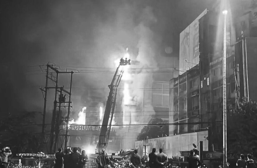 বৰ্তমানৰ পৰ্যন্তও জ্বলি আছে মহানগৰীৰ&hellip;