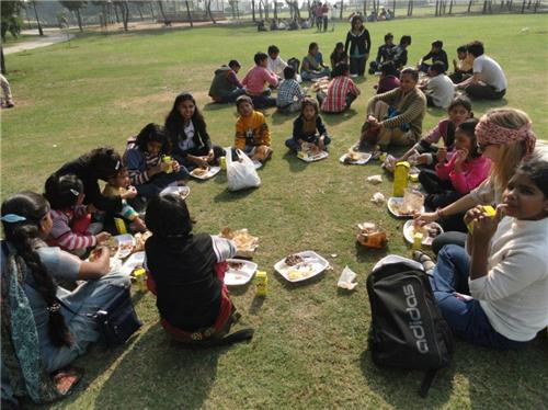 আজি বছৰৰ অন্তিমটো দেওবাৰ