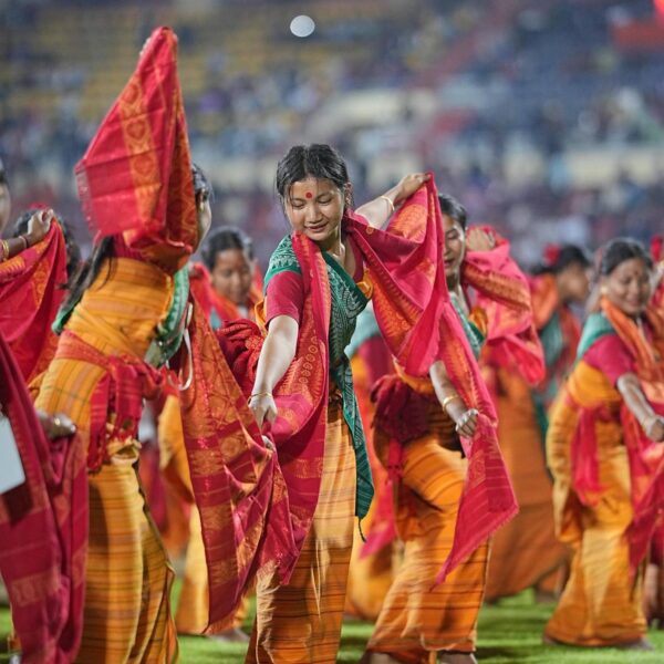 বিশ্ব দৰৱাৰলৈ বড়ো সকলৰ বাগুৰুম্বা দ’হৌ নৃত্য