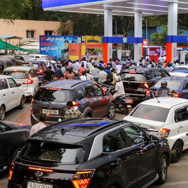 ভয়ংকৰ ইন্ধনৰ সংকটত ভূগিব লাগিব দেশৰ লগতে ৰাজ্যবাসীয়ে