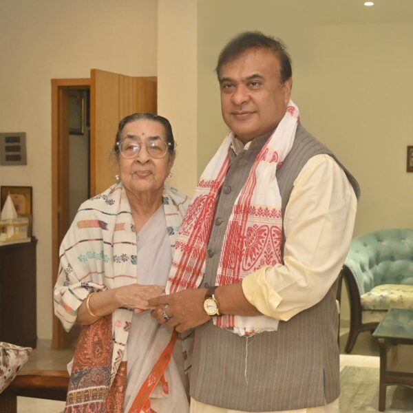 মাতৃৰ আশিস লৈ সহস্ৰাধিক সমৰ্থকৰ সৈতে মনোনয়ন দাখিল&hellip;