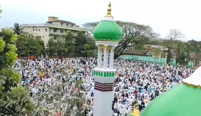 ধুবুৰীৰ ঈদগাহত ১০ হাজাৰ লোকে আদায় কৰিলে ঈদৰ নামাজ
