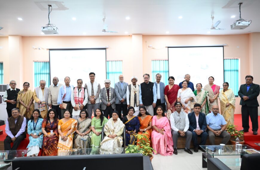 ‘হৰিনাৰায়ণ দত্তবৰুৱাই অসমীয়া সাহিত্য জগতত এটি নিৰৱ বিপ্লৱৰ সূচনা কৰিছিল’ষষ্ঠ হৰিনাৰায়ণ দত্তবৰুৱা স্মাৰক বক্তৃতাত প্ৰখ্যাত সমালোচক আনন্দ বৰমূদৈ