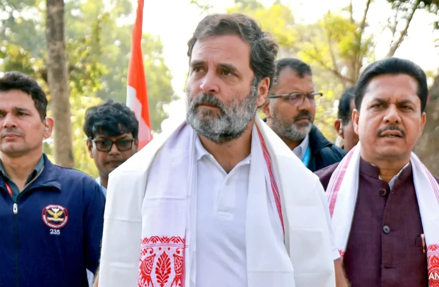 বিশ্বনাথৰ বিশাল জনসভাত ৰাহুল গান্ধীৰ নিৰ্বাচনী প্ৰচাৰ