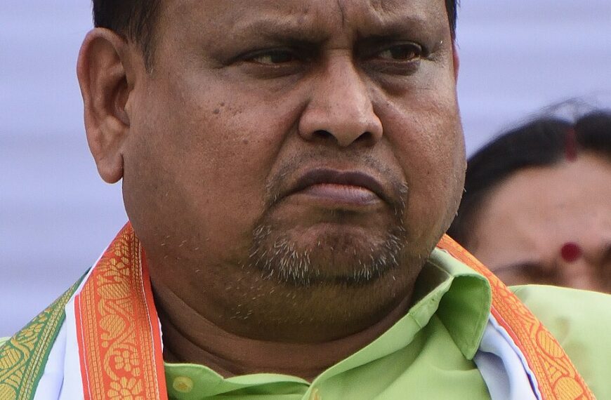 মুছলমানৰ সৈতে বিশ্বাসঘাতকতা হুমায়ুন কবীৰৰ