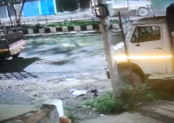 মহানগৰীত ভয়ংকৰ পথ দুৰ্ঘটনাৰ CCTV ফুটেজ পোহৰলৈ