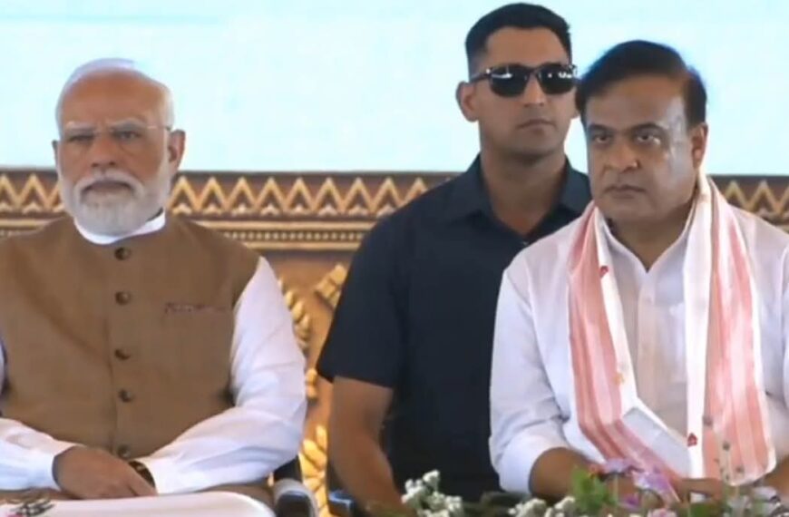 দ্বিতীয়বাৰ বাবে মুখ্যমন্ত্ৰীহিচাপে শপত গ্ৰহণ ডঃ হিমন্ত বিশ্ব শর্মাৰ