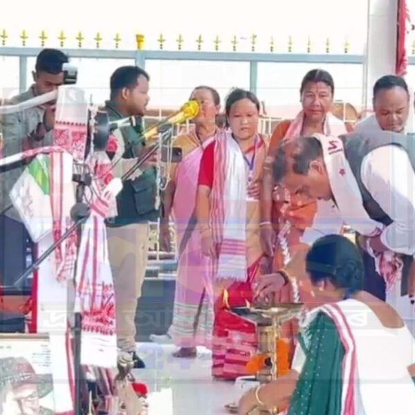 জুবিন ক্ষেত্ৰত উপস্থিত মুখ্যমন্ত্ৰী হিমন্ত বিশ্ব শৰ্মা।