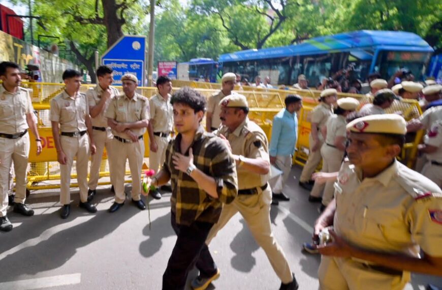 ছ’চিয়েল মিডিয়াৰ পাছত ৰাজপথত ক’কৰোচ জনতা পাৰ্টি