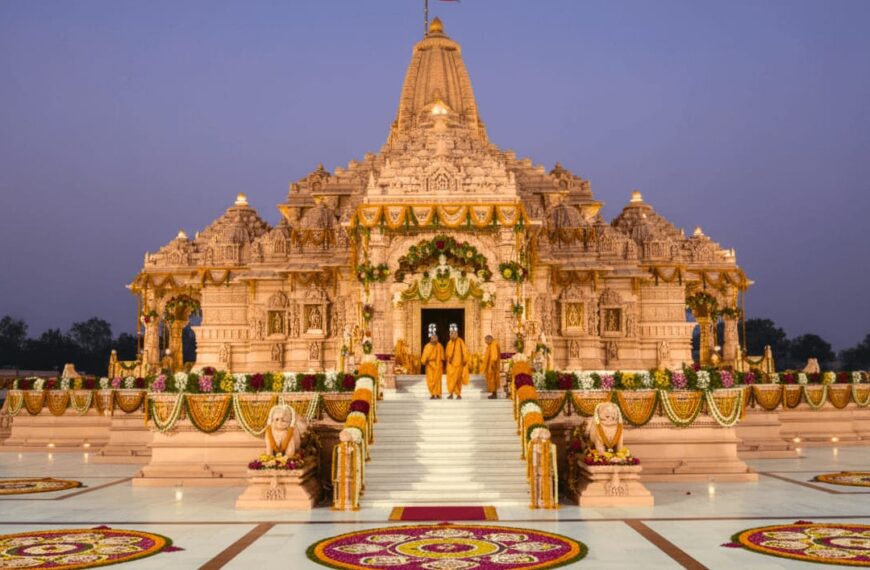 ৰাম মন্দিৰৰ কৰ্মচাৰীৰ নামি পৰিছে চুৰিত